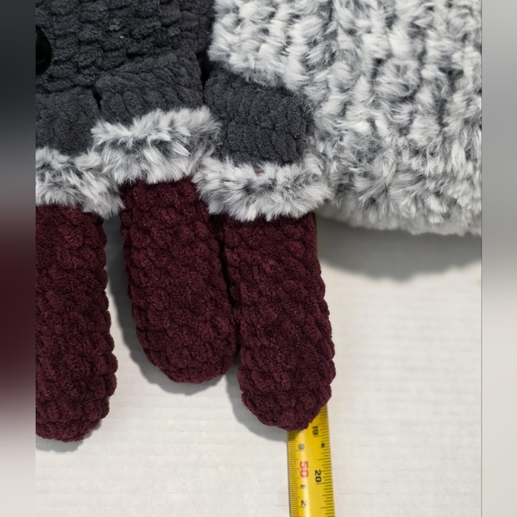 Giant Crochet Fuzzy Spider Hand Made Soft And Fluffy Safety Eyes Faux Fur Yarn - Picture 8 of 11